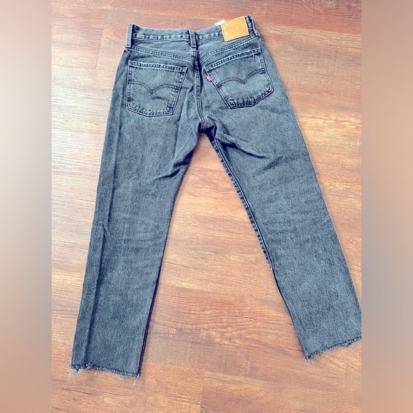 Levis Women Middy Straight Jeans, Washed Black, Size W26, red tab, zip fly jeans - Picture 2 of 16